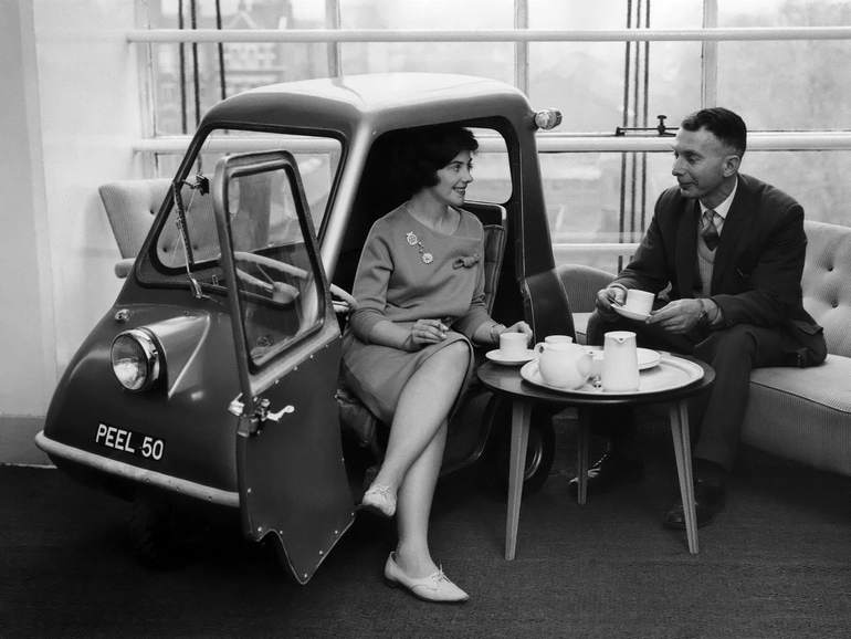 Самый маленький серийный автомобиль: Peel P50