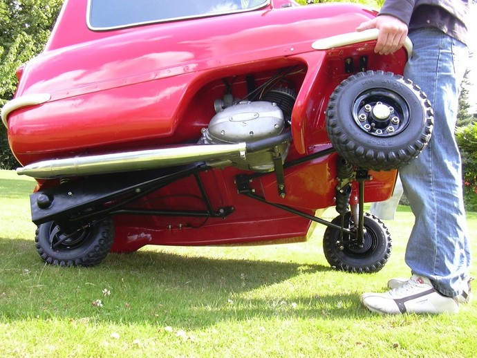 Самый маленький серийный автомобиль: Peel P50