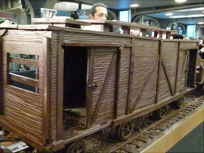 самый длинный в мире поезд из шоколада