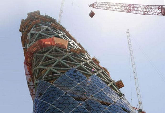 Самое наклонное здание: Capital Gate
