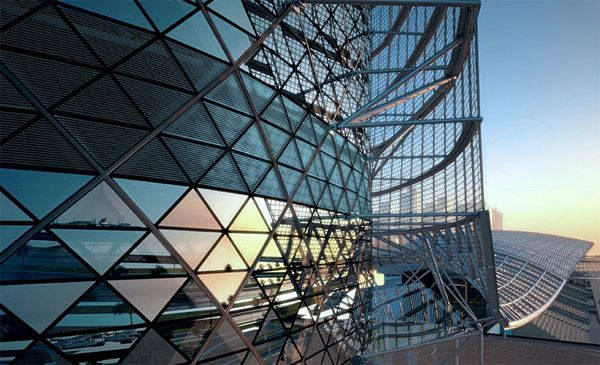 Самое наклонное здание: Capital Gate