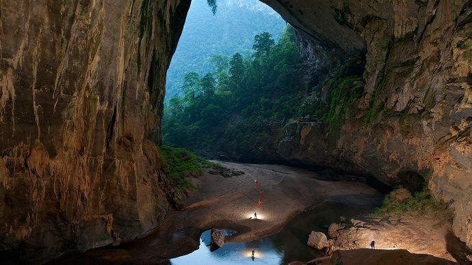 Самая большая и красивая пещера в мире: Hang Son Doong