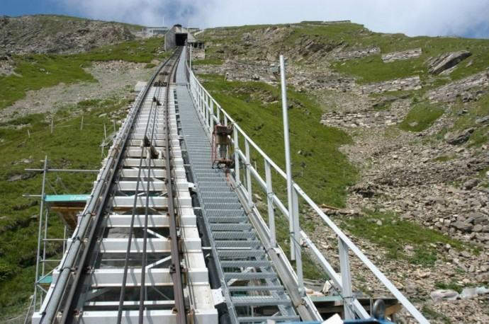 Самая длинная лестница в мире: на горе Низен