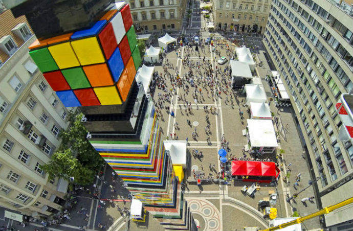 Самая высокая башня из LEGO: 450 000 деталей