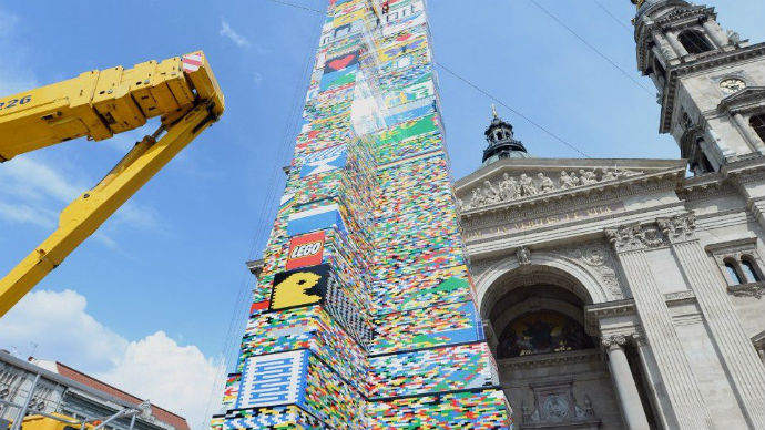 Самая высокая башня из LEGO: 450 000 деталей