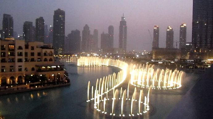 Самый большой и дорогой фонтан: Dubai Fountain