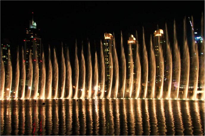 Самый большой и дорогой фонтан: Dubai Fountain