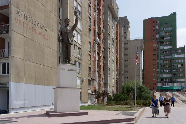 Самый большой памятник Биллу Клинтону