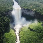 Самый широкий одноуровневый водопад: Кайетур