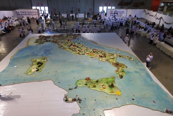 В Италии испекли самый большой в мире торт