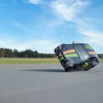 Самая высокая скорость автомобиля на двух колесах