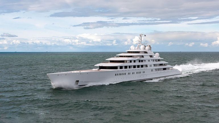 Самая большая яхта мире Azzam - 180.6м