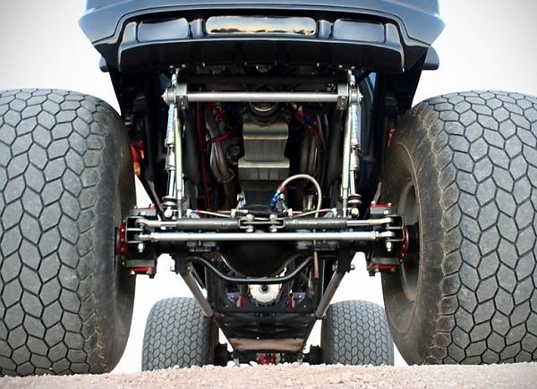 Элементы ходовой части в самом длинном монстр-траке Sin City Hustler который создан Big Toyz Racing