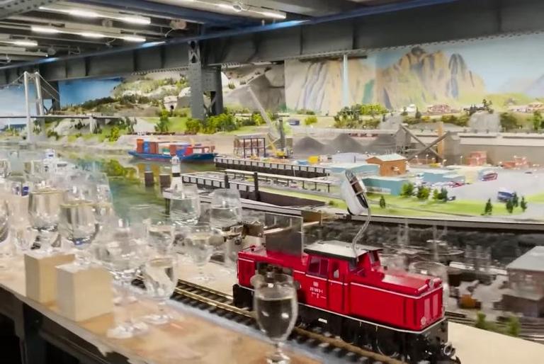 Miniatur Wunderland в Книге рекордов Гиннесса с самой длинной мелодией, сыгранной моделью поезда